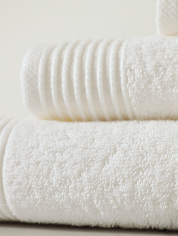 Signature Ripple Border Towels - White