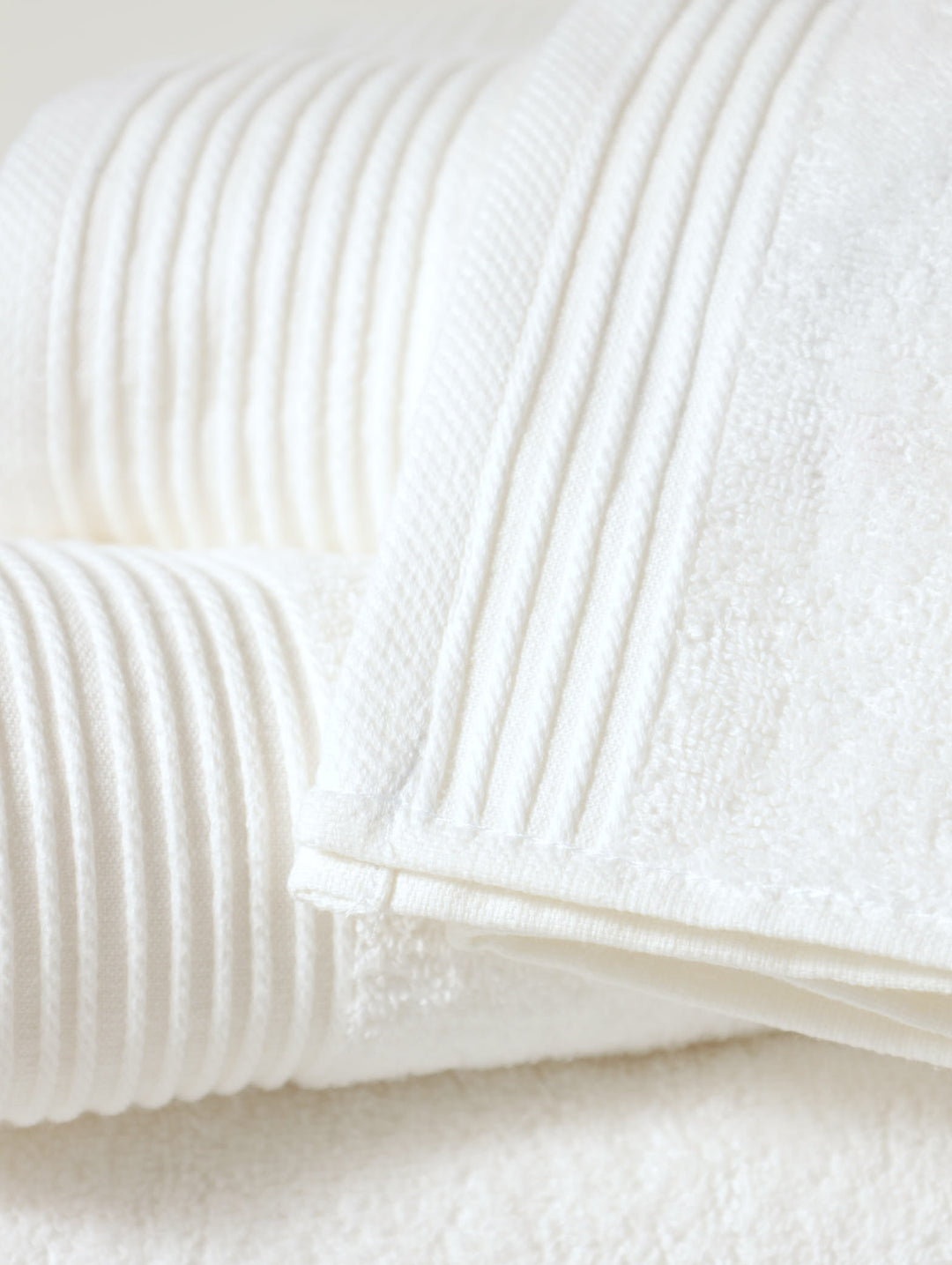 Signature Ripple Border Towels - White