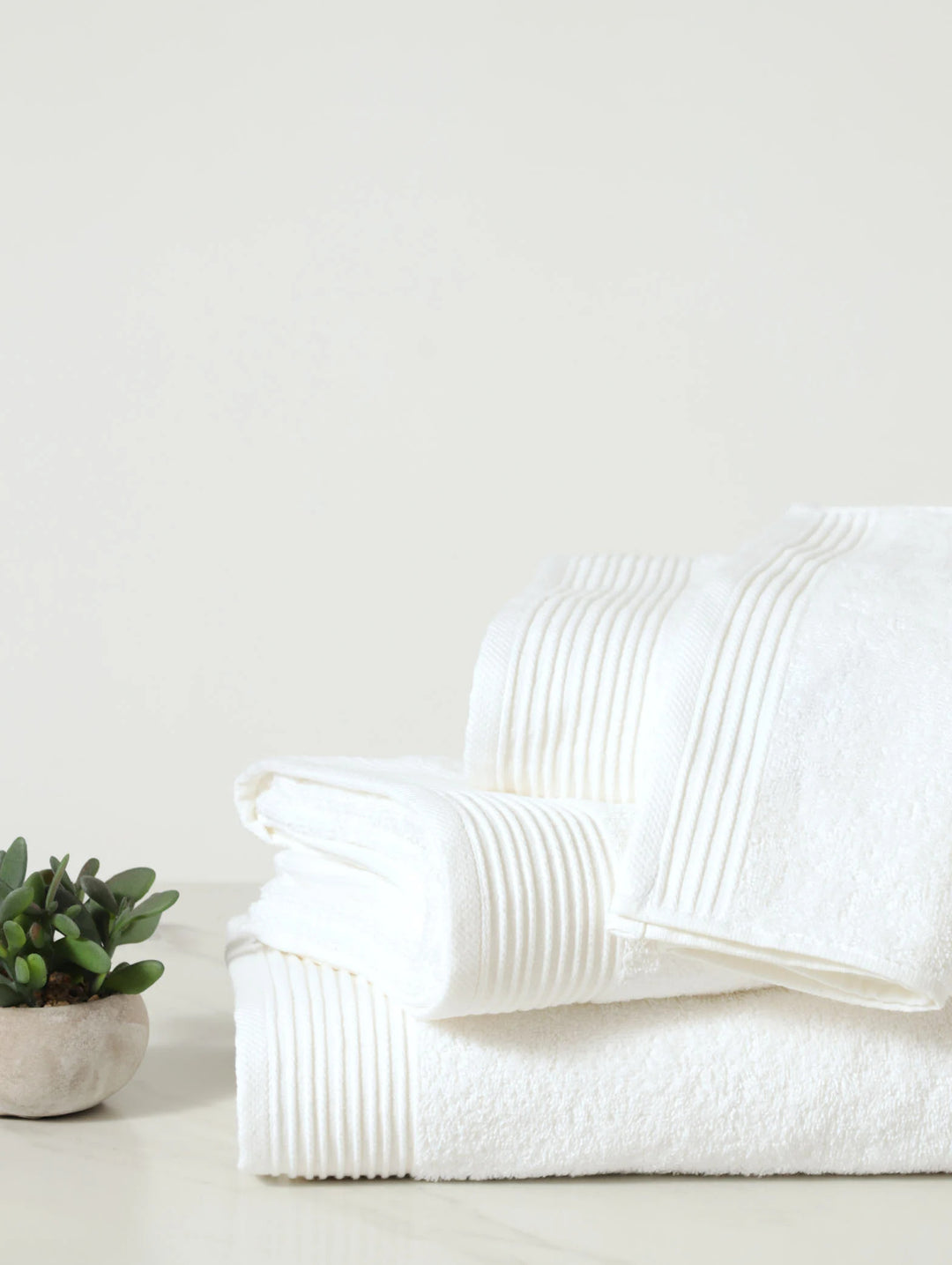 Signature Ripple Border Towels - White